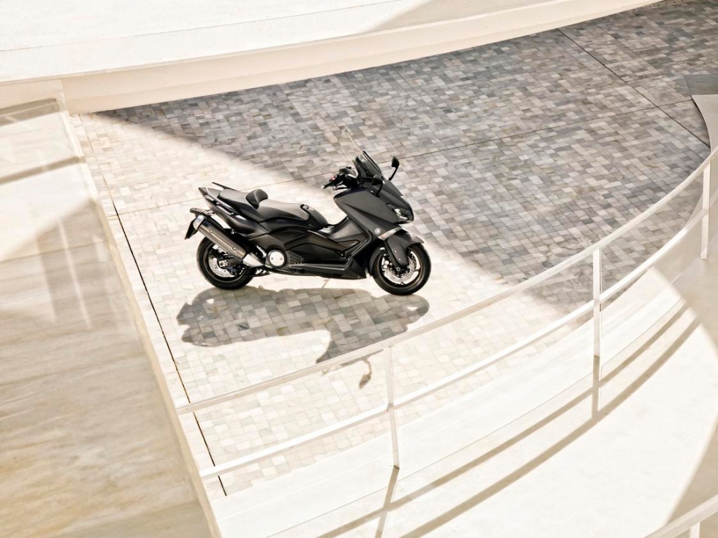 Фото скутера Yamaha TMAX ABS